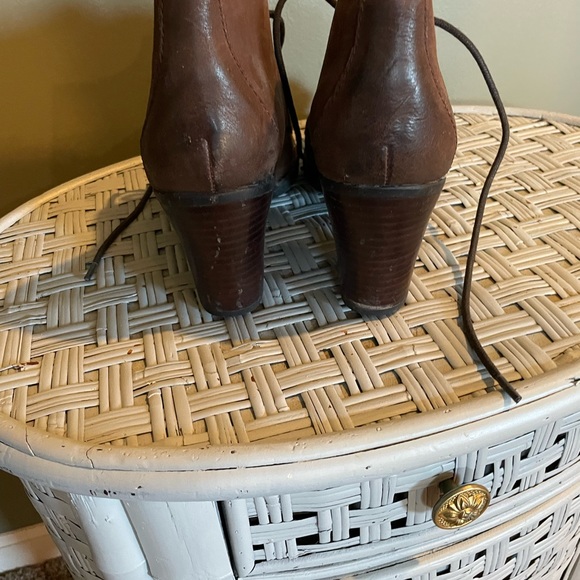 Brown leather Born ankle bootie with lace up ties. Size 10 - Picture 4 of 5